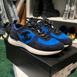 CHANEL Sneakers size 39.5